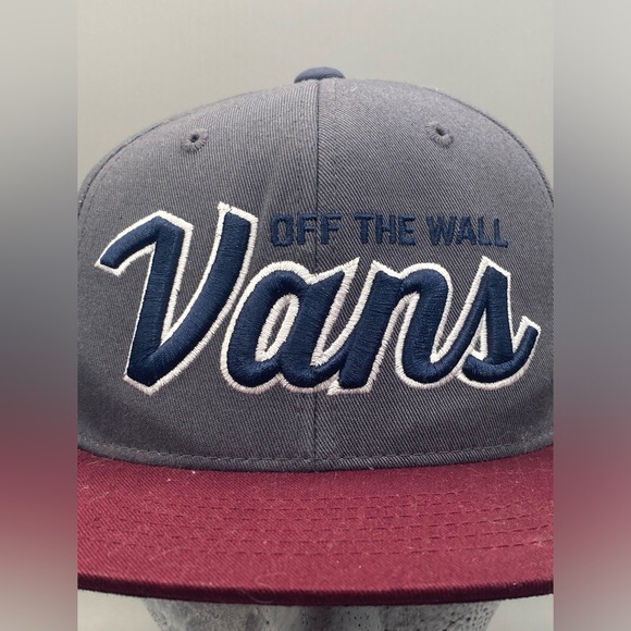 Vans Off The Wall Flat Brim Grey / Burgundy / Blue Script SnapBack Hat - Picture 8 of 11